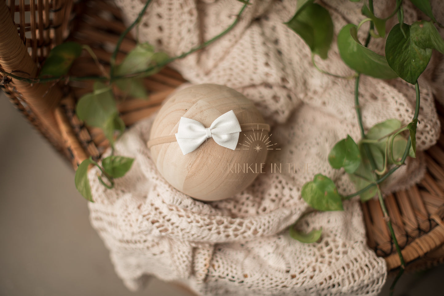 SUEDE BOWS