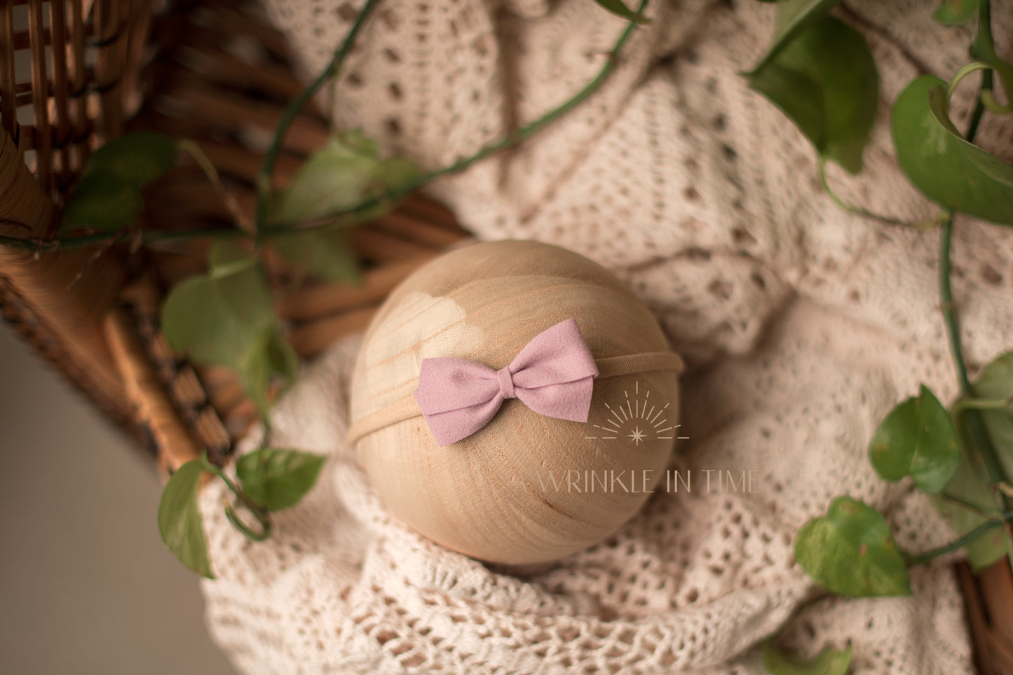 SUEDE BOWS