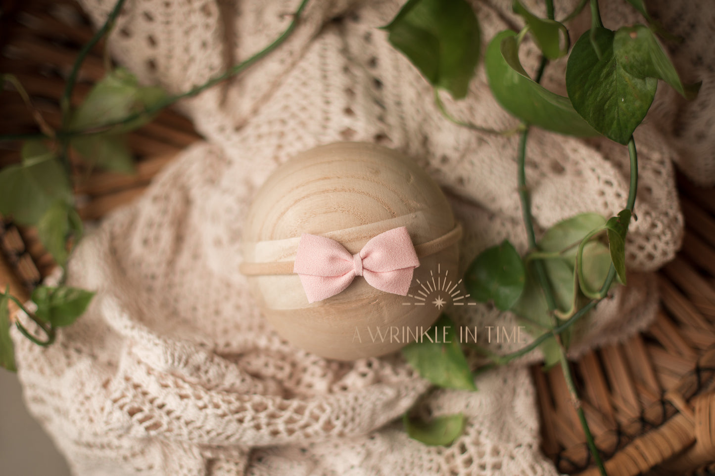 SUEDE BOWS